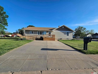 520 N Center St, Clay Center, NE 68933