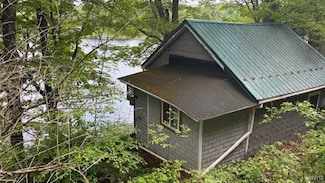 5339 Paddleford Rd, Eaton, NY 13334