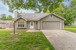 400 N Crest Ct, Lawrence, KS 66049