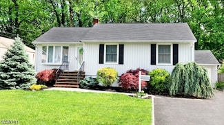 7 Park Dr, Kenilworth, NJ 07033