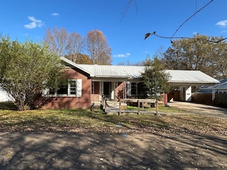 1004 Curtis St, Paris, TN 38242