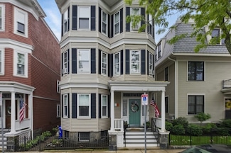 925 E 4th St, Boston, MA 02127