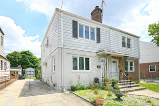 63-05 138th St, Flushing, NY 11367