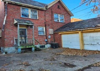 7315 Winchester Dr, Saint Louis, MO 63121