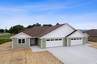 926 Roosevelt St, Baraboo, WI 53913