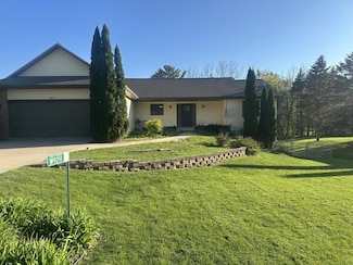 W9211 Red Feather Dr, Cambridge, WI 53523