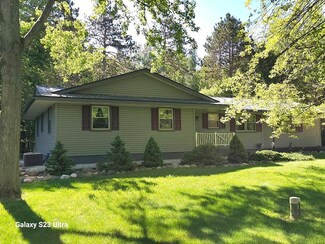 5139 Paradise Dr, Beaverton, MI 48612