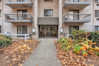 85 Commons Dr Unit 403, Shrewsbury, MA 01545