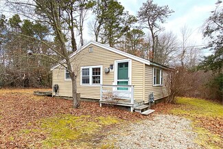 195 Dunns Pond Rd, Hyannis, MA 02601