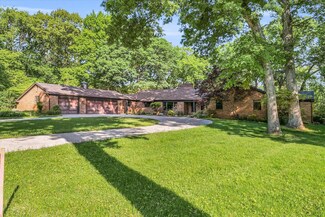 1401 S River Oaks Dr, Mahomet, IL 61853