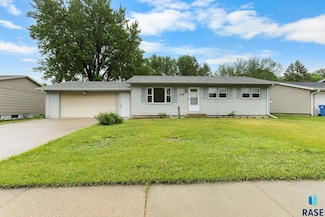 5708 W 46th St, Sioux Falls, SD 57106