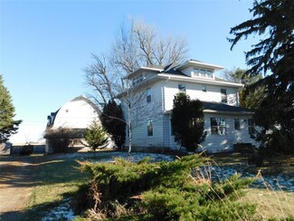 470 Fox Ave, Mechanicsville, IA 52306
