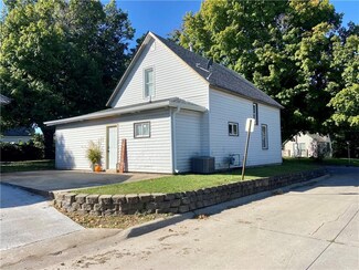 317 N 3rd St, Knoxville, IA 50138