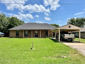 525 W Lloyd St, Krum, TX 76249