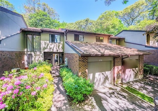 273 Vista Dr, Jericho, NY 11753