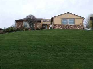 121 Holly Dr, Houston, PA 15342