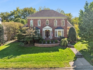 10 Old Club Ct, Nashville, TN 37215