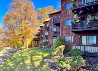 5 Davos Dr Unit 8, Vernon, NJ 07462