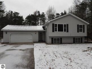 3188 Nimrod Rd, Traverse City, MI 49685