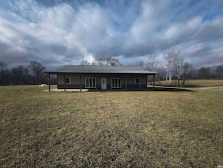 1230 S Iron Mountain Rd, Bloomfield, IN 47424