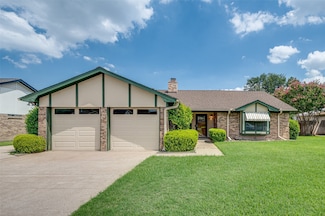 305 Stratford Dr, Hurst, TX 76054
