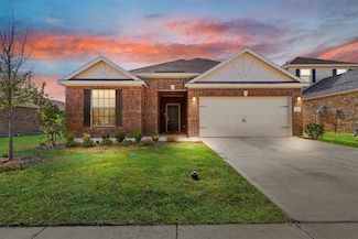110 Magnolia Dr, Sanger, TX 76266
