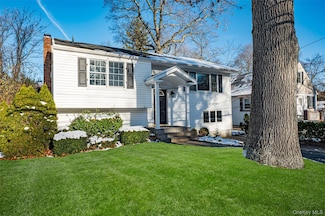 13A Homeland Dr, Huntington, NY 11743