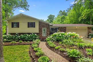 5500 Hartland Rd, Fenton, MI 48430