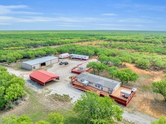2645 Mathews Ranch Rd, Dilley, TX 78017