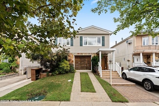 81 Fraser St, Staten Island, NY 10314