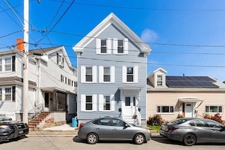 9 Foster St Unit 2, Gloucester, MA 01930