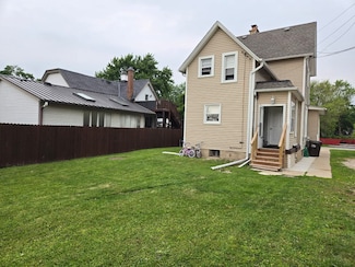 37 Gates St Unit A, Crystal Lake, IL 60014