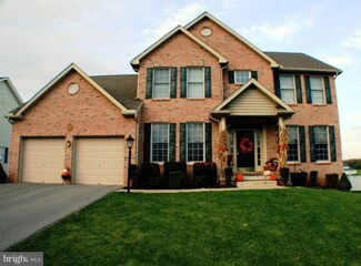 13622 Cambridge Dr, Hagerstown, MD 21742