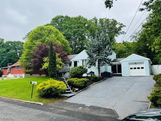 64 Dater St, North Haledon, NJ 07508