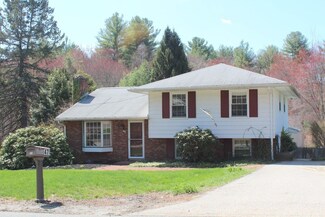 47 Grove St, Upton, MA 01568