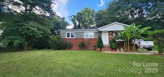 215 Mattoon St, Charlotte, NC 28216