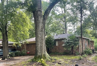 3039 Woodview Dr, Jackson, MS 39212