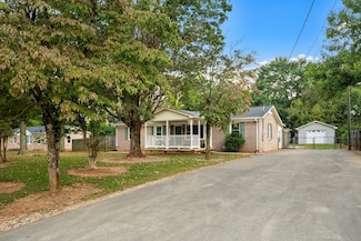 140 Lakeside Dr, Columbia, TN 38401