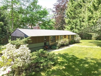 45 Courtland St, Holliston, MA 01746