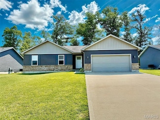 102 Heritage Landing Dr, Truesdale, MO 63380