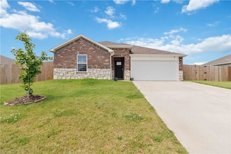 613 S Smith Ave, Gentry, AR 72734