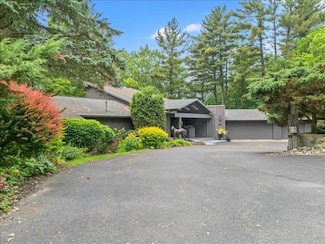 823 Skylane Terrace, Endicott, NY 13760