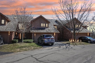 51 Oak Creek Dr, Burr Ridge, IL 60527