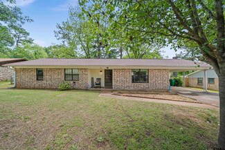 406 Daniels St, Palestine, TX 75803