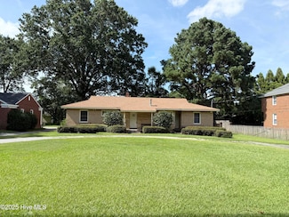 2007 E 4th St, Greenville, NC 27858