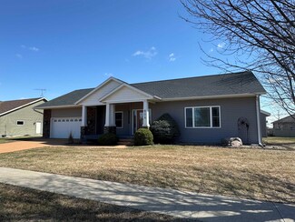 804 Florence St, Parkersburg, IA 50665
