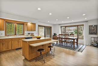 2460 Hillpoint Rd, Mc Farland, WI 53558