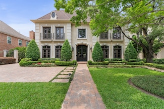 4922 Linden St, Bellaire, TX 77401
