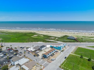 1102 8th St, Galveston, TX 77550