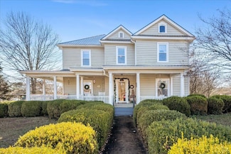 601 Henry St, Gretna, VA 24557